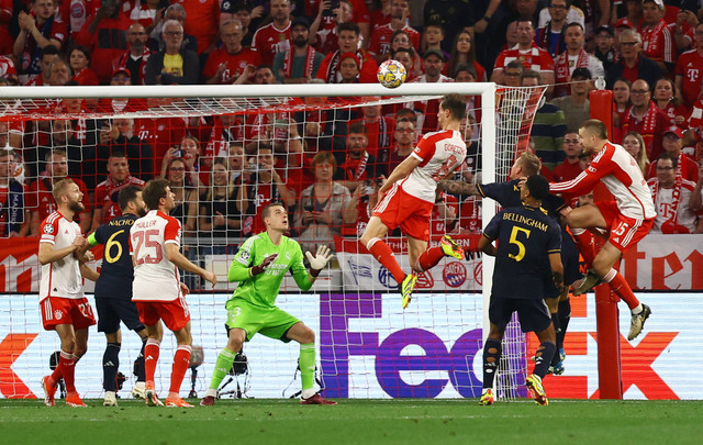 Pertandingan leg pertama semifinal Liga Champions 2023/24 antara Bayern Muenchen vs Real Madrid di Allianz Arena, Rabu (1/5) dini hari WIB. Foto: Kai Pfaffenbach/REUTERS