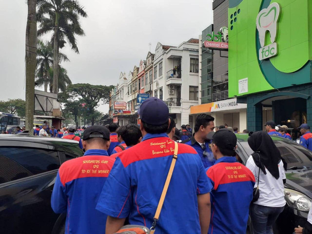 Ribuan buruh Tangerang mulai gerak menuju Jakarta. Foto: Dok. kumparan