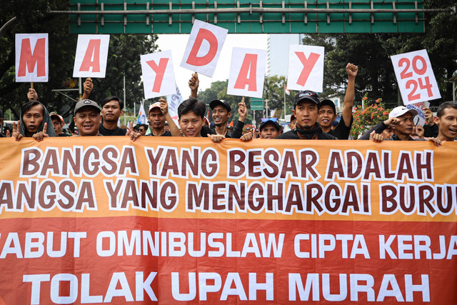 Massa buruh mulai memadati kawasan Patung Kuda, Gambir, Jakarta Pusat, jelang demo May Day, Rabu (1/5/2024). Foto: Iqbal Firdaus/kumparan