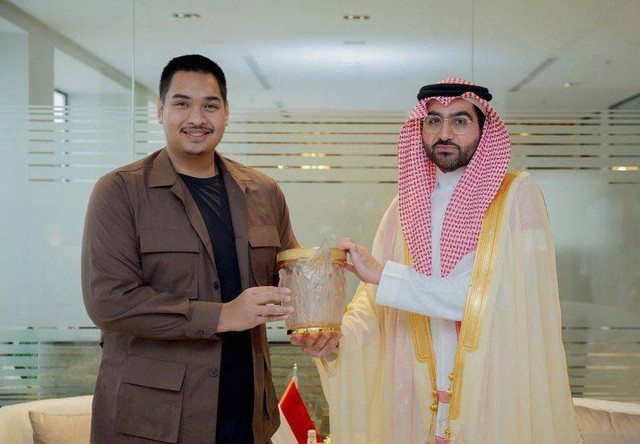 Menpora RI, Dito Ariotedjo, temui Wakil Menpora Arab Saudi, H.E. Bader Alkadi, saat kunjungan kerja ke Arab Saudi, Rabu (1/5/2024). Foto: Kemenpora RI