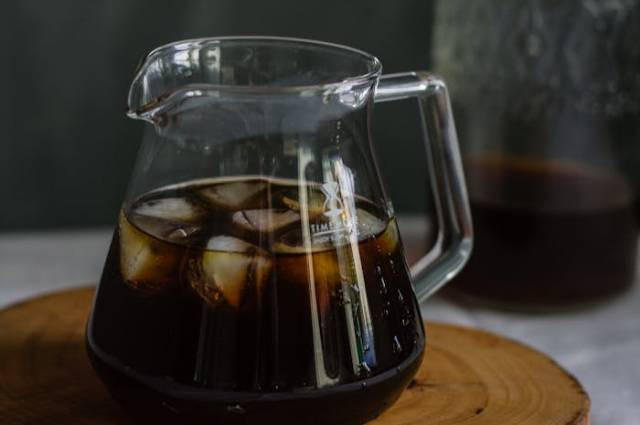 Ilustrasi apa beda nya cold brew dan americano, sumber foto: Marta Dzedyshko by pexels.com