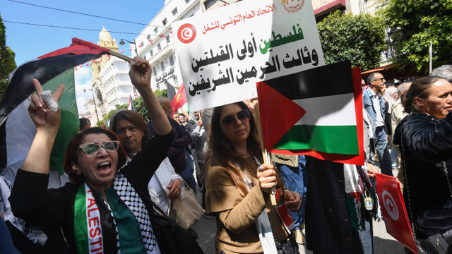 Bendera Palestina Penuhi Aksi May Day di Tunisia Foto: AFP