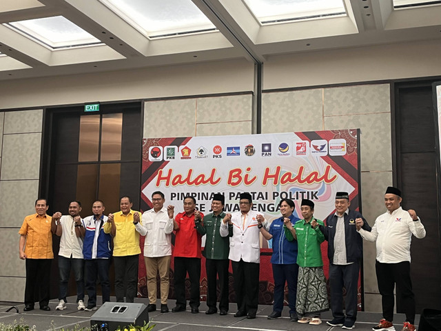 Partai politik di Jawa Tengah menggelar acara halal bihalal yang dihadiri oleh seluruh ketua partai yang berlangsung hingga Rabu (1/5) tengah malam ini digelar di Hotel Padma Semarang. Foto: Intan Alliva/kumparan