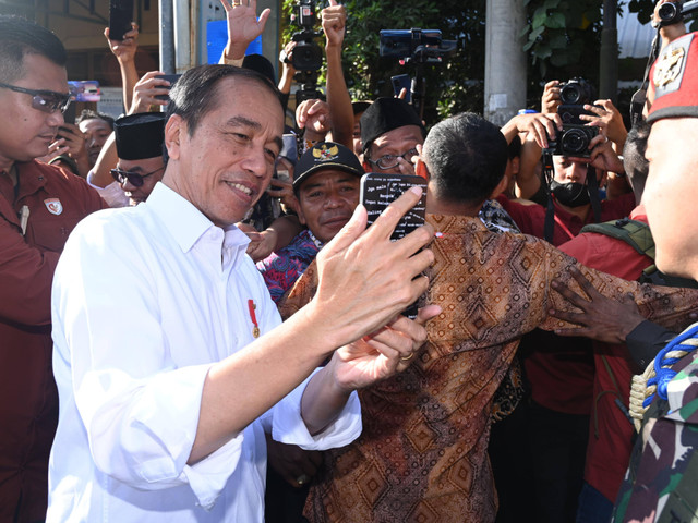 Presiden Jokowi meresmikan Pelaksanaan Inpres Jalan Daerah di Provinsi NTB, Kamis (2/5/2024). Foto: Dok. Kris - Biro Pers Sekretariat Presiden