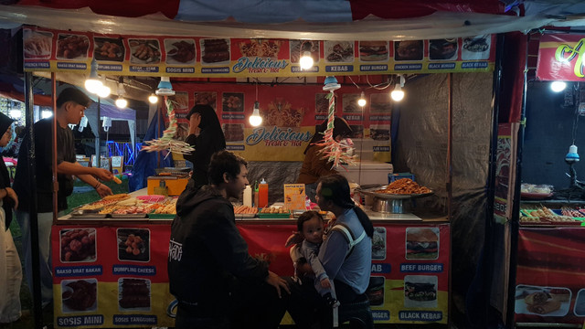 Salah satu stand pedagang makanan di pasar malam Banyumas (Dok,Pribadi)