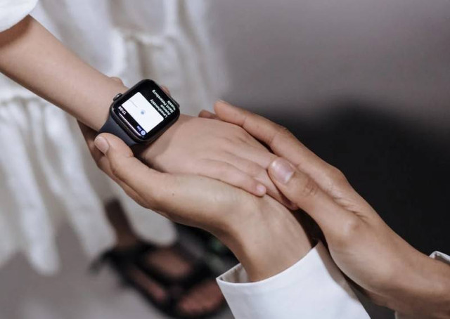 Ilustrasi smartwatch anak terbaik 2024. Foto: Pexels.com
