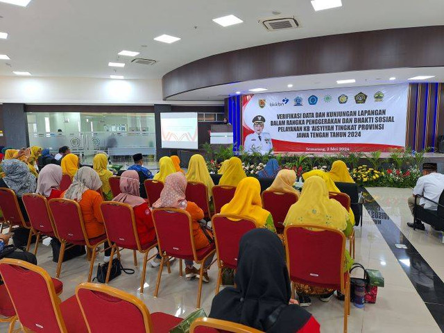 UNIMUS Bersama BKKBN Jawa Tengah dan Pemerintah Kota Semarang Gelar Bakti Sosial 'Aisyiyah. Sumber : Dokumentasi Humas UNIMUS