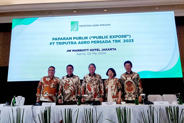 Direksi PT Triputra Agro Persada Tbk (TAPG) dalam paparan publik di Jakarta, Kamis (2/5/2024).  Foto: Ghinaa Rahmatika/kumparan