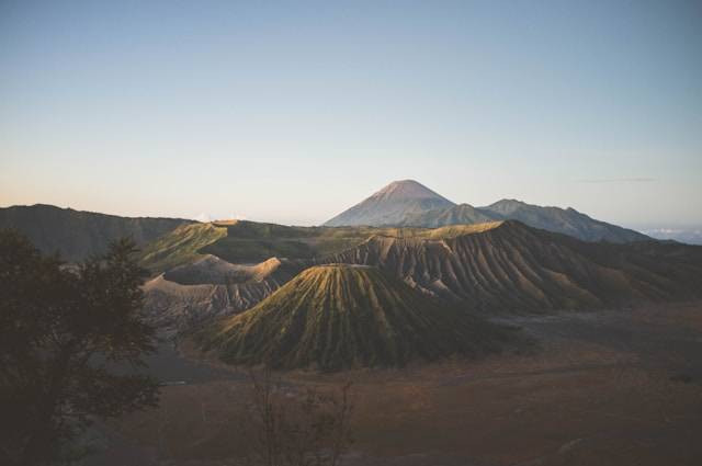 Ilustrasi Apa Pengaruh Kondisi Geografis terhadap Kegiatan Pariwisata Masyarakat Indonesia Jelaskan. Sumber: Unsplash/Kilarov Zaneit