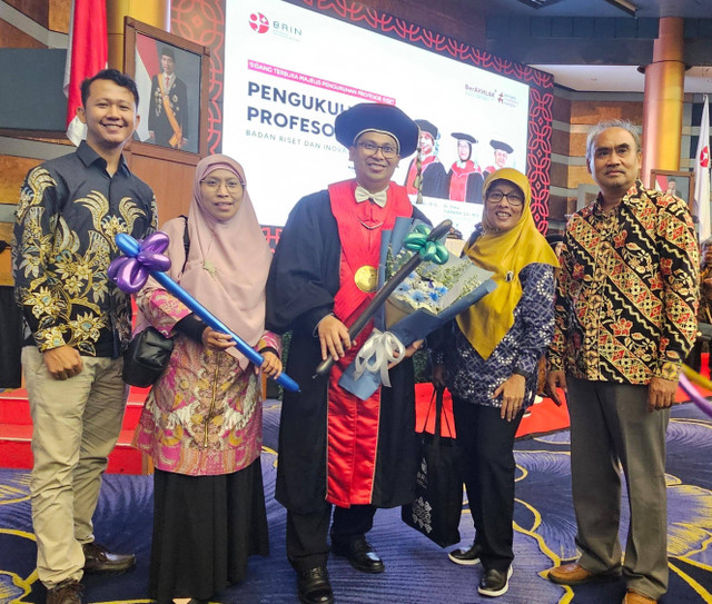 Prof Isnaeni Alumni Departemen Fisika IPB Dikukuhkan sebagai Profesor Riset BRIN