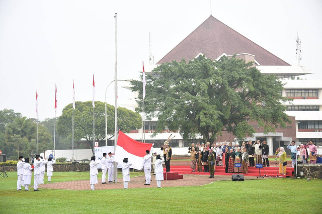 Upacara Hardiknas 2024 di  IPB University Berhias Kuiz MBKM