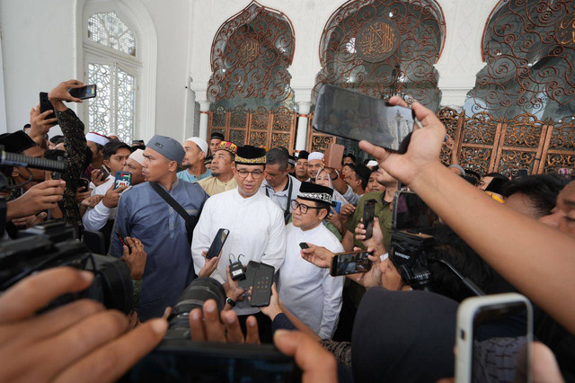 Anies Baswedan bersama Muhaimin Iskandar di Masjid Raya Baiturrahman, Banda Aceh, Jumat (3/5). Foto: Dok. Istimewa