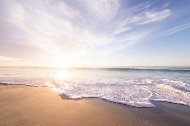 Pantai di Malang. Foto Hanya Ilustrasi, Bukan Tempat Sebenarnya. Sumber Unsplash Frank Mckenna