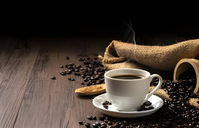 Sumber https://www.shutterstock.com/id/image-photo/hot-coffee-white-cup-many-beans-1727031229