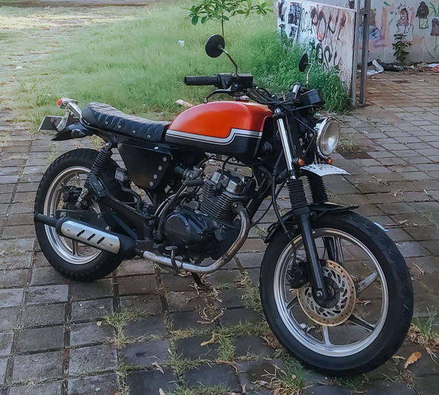 Honda GL150 yang dimodifikasi dengan gaya vintage scrambler karya Bimoo (Sumber Foto: Dokumentasi Penulis)