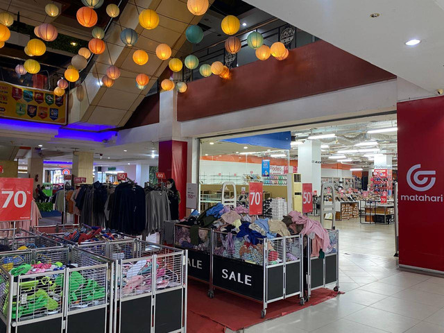 Matahari Departement Store Jenderal Urip Pontianak. Resmi tutup mulai 30 Juni, Matahari Urip ini berikan diskon dan penawaran terbaik untuk warga Pontianak. Foto: Yulia Ramadhiyanti/Hi!Pontianak