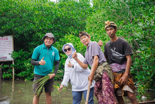 PT Pertamina International Shipping (PIS) menjalankan program Tanggung Jawab Sosial dan Lingkungan (TJSL) "BerSEAnergi untuk Laut" di Desa Kelan, Kecamatan Kuta, Kabupaten Badung, Bali. Foto: Dok. PIS