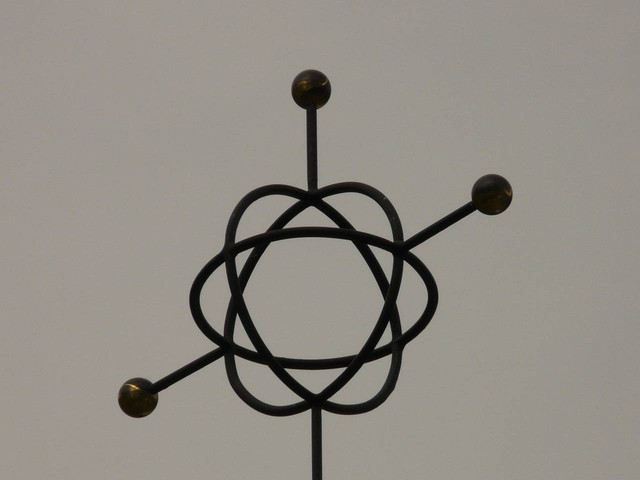 Ilustrasi jumlah elektron yang mengisi kulit terluar atom disebut - Sumber: pixabay.com/hans-2