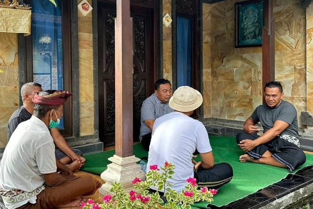 Ayah korban penganiayaan STIP Marunda, Ketut Suastika (kanan). Foto: Dok. Istimewa