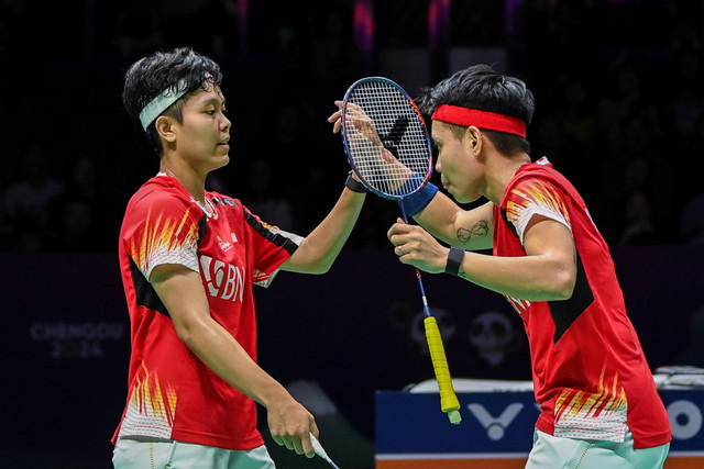 Ganda putri Indonesia Siti Fadia bersama Apriyani Rahayu saat melawan ganda putri Korea Selatan Baek Ha Na dan Lee So Hee dalam semifinal Piala Uber 2024 di Chengdu Hi Tech Zone Sports Center Gymnasium, Chengdu, China, Sabtu (4/5/2024). Foto: Galih Pradipta/ANTARA FOTO