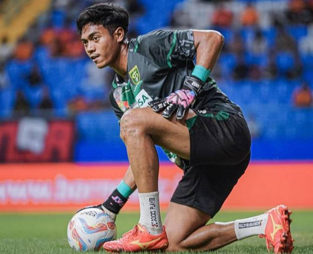 Kiper Persebaya Andhika Ramadhani. Foto: IG Andhika Ramadhani