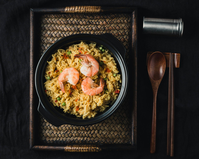 Nasi Goreng Babi Enak di Bandung. Foto hanya ilustrasi, bukan tempat sebenarnya, sumber gambar: Unsplash/Maemu