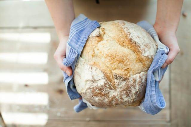 Ilustrasi cara pembuatan roti dengan bioteknologi. Sumber: pexels.com