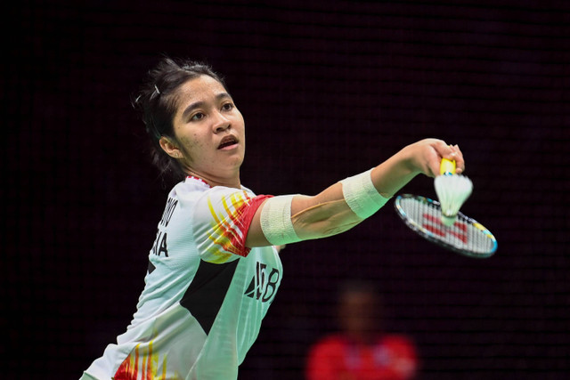 Tunggal putri Indonesia Ester Nurumi Tri Wardoyo saat melawan tunggal putri China He Bing Jiao dalam final Piala Uber 2024 di Chengdu Hi Tech Zone Sports Center Gymnasium, Chengdu, China, Minggu (5/5/2024). Foto: Galih Pradipta/ANTARA FOTO