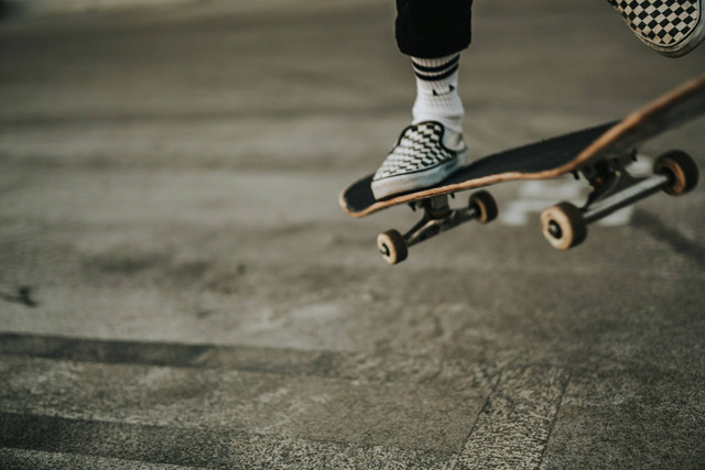 Tempat Main Skateboard di Jakarta. Foto hanya sebagai ilustrasi, bukan tempat sebenarnya. Sumber: Unsplash/Devin Avery.