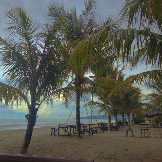 Gambar : pendukung ( Keindahan Pantai Santuy Labuan) dokumen pribadi penulis