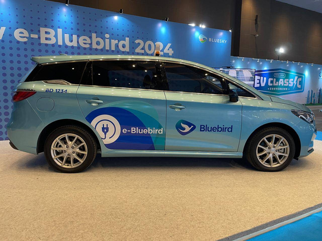 Wujud taksi listrik terbaru Bluebird, BYD E6 Gen2. Foto: Sena Pratama/kumparan