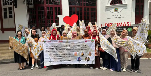 UMY Pimpin Proyek Eksplorasi Batik Ecoprint di Sekolah Indonesia Kuala Lumpur