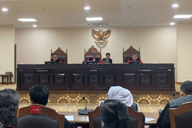 Suasana sidang sengketa hasil Pemilu 2024 di panel II MK, Jakarta, Senin (6/4/2024). Foto: Luthfi Humam/kumparan