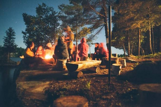 Ciwangun Indah Camp. Foto hanyalah ilustrasi bukan tempat sebenarnya. Sumber: Unsplash/Tegan Mierle