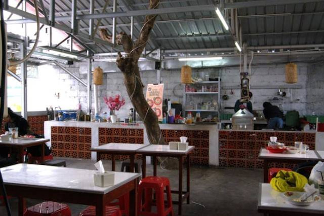 Tempat kuliner Taman Cibeunying. Foto hanyalah ilustrasi bukan tempat sebenarnya. Sumber: Unsplash/Inna Safa