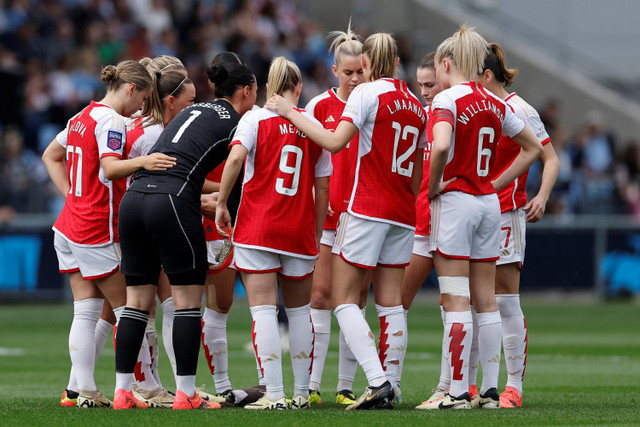 Manchester City melawan Arsenal pada pertandingan Women's Super League Stadion Akademi Manchester City, Manchester, Inggris, Minggu (5/5/2024). Foto: Jason Cairnduff/REUTERS