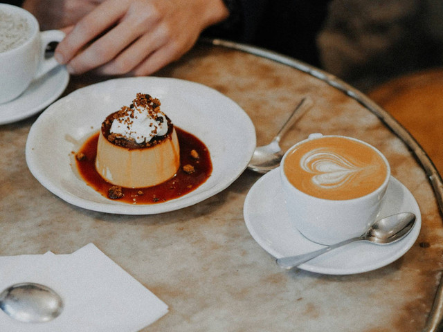 [Puding Karamel Pasar Santa] Foto hanya ilustrasi, bukan tempat sebenarnya. Sumber: unsplash/VeronikaJorjober