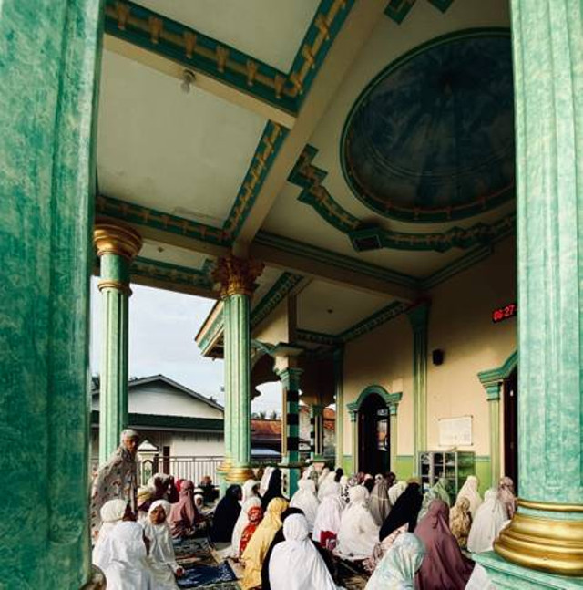 Suasana di Masjid Baitul Anwar (Sumber: Dokumentasi Pribadi)