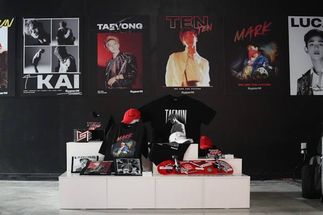 Tips Koleksi Merchandise Kpop agar Tidak Cepat Rusak. Foto Hanya Ilustrasi. Sumber Foto: Unsplash.com/Joel Muniz