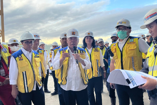 Menteri PUPR Basuki Hadimuljono saat kunjungan kerja di Kawasan Inti Pusat Pemerintahan (KIPP) IKN Nusantara, Senin (6/5/2024).  Foto: Fariza Rizky Ananda/kumparan