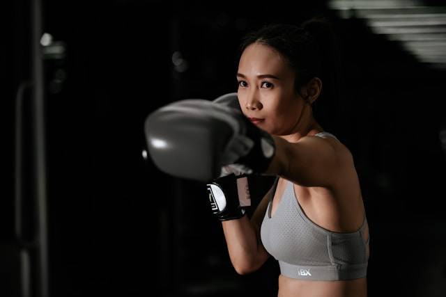 Ilustrasi Keuntungan Latihan Boxing untuk Kesehatan. Foto: dok. Unsplash/Thao LEE