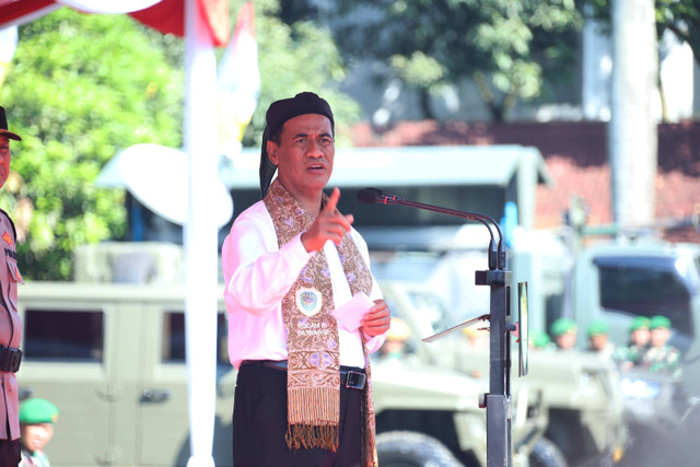 Menteri Pertanian (Mentan) Andi Amran Sulaiman saat apel siaga alsintan di Markas Komando Daerah Militer III Siliwangi, Bandung, Jawa Barat, Selasa, (7/5/2024). Foto: Kementan RI