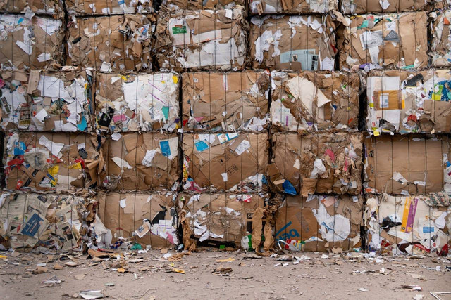 Tuliskan prinsip prinsip yang bisa diterapkan dalam pengolahan sampah. Foto hanya ilustrasi, bukan yang sebenarnya. Sumber: Pexels/Alex Fu