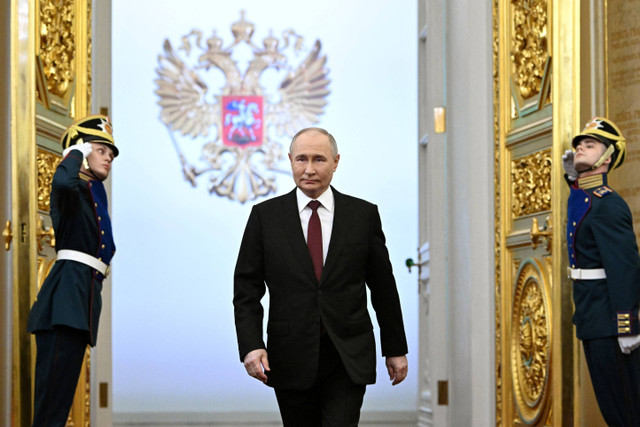 Presiden Rusia Vladimir Putin tiba saat  upacara pelantikan di Kremlin di Moskow, Rusia, Selasa (7/5/2024). Foto: Kremlin.ru/HO via REUTERS