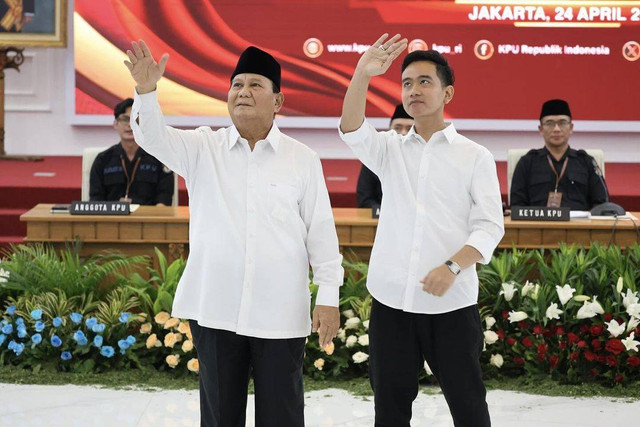 Prabowo Subianto dan Gibran Rakabuming Raka saat menghadiri penetapan Presiden dan Wakil Presiden terpilih oleh KPU di Jakarta (24/4). Foto: Instagram @prabowo.