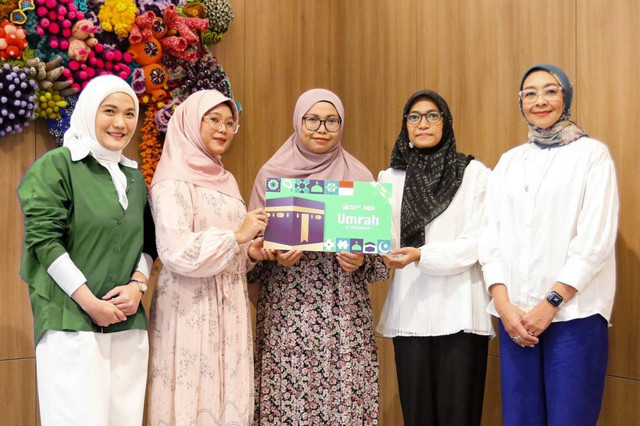 Muslim Pro saat mengumumkan tiga pemenang hadiah umrah bagi pengguna setianya di Indonesia. Foto: Istimewa