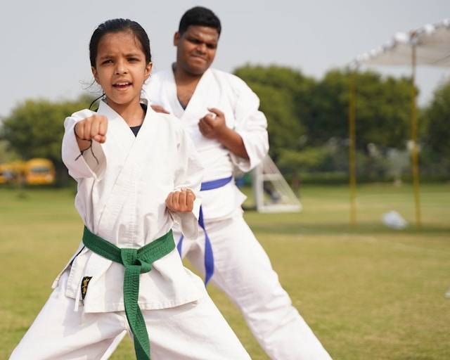 Ilustrasi keuntungan belajar karate bagi anak-anak. Foto: Ashima Pargal/Unsplash