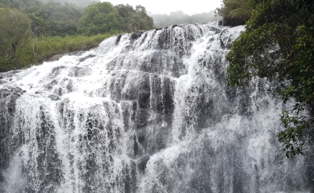 Curug Sadim. Foto hanya ilustrasi, bukan tempat sebenarnya.Sumber: Unsplash/Avii DD