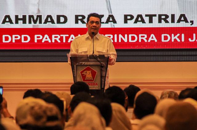 Ketua DPD Partai Gerindra Ahmad Riza Patria memberikan sambutan dalam acara Halal Bihalal DPD Partai Gerindra di Jakarta, Kamis (9/5/2024). Foto: Jamal Ramadhan/kumparan