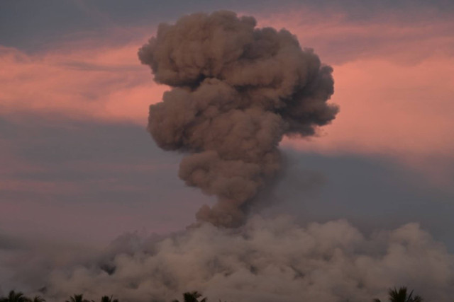 Erupsi Gunung Ibu di Kabupaten Halmahera Barat, Maluku Utara, Kamis (9/5/2024). Foto: Dok X @ PVMBG